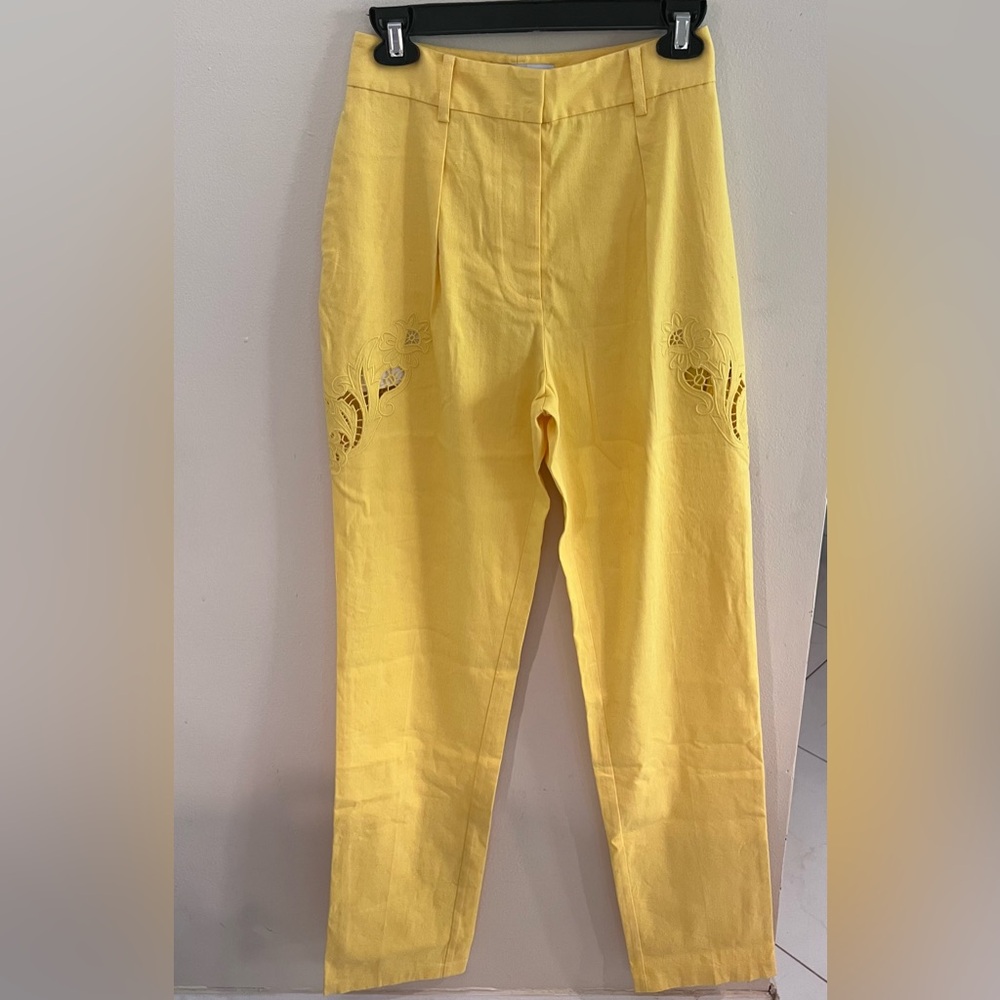 Derek Lamb 10 Crosby Yellow Embroidered Pants Cutout Pleated Front NWOT Size 2